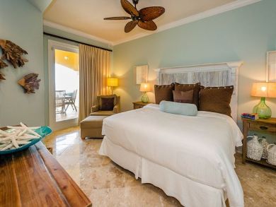 Santa Rosa Beach Vacation Condo Sleeps Ten Guests.